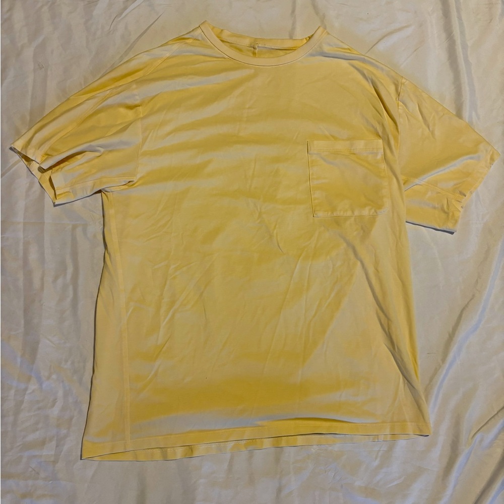 Butter Cream Be Calm Men’s classic fit Medium Lululemon Shirt